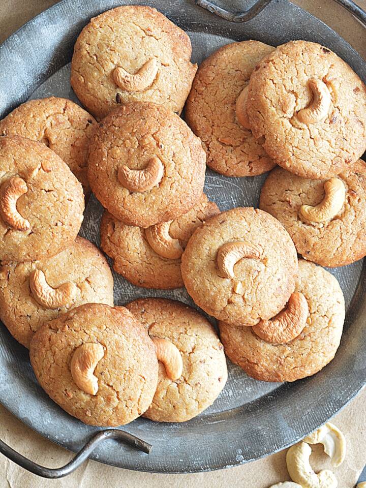 Wheat Cashew Cookies topped with cashew nuts in a plate.